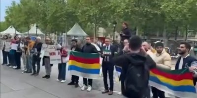 Penaberên Sûrî hatina Ehmed Şera ya Parîsê protesto kirin