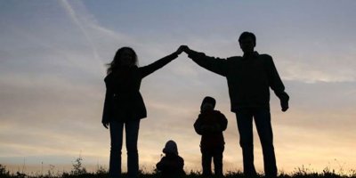 Kî zarokan bîne dê deynên wan werin efûkirin