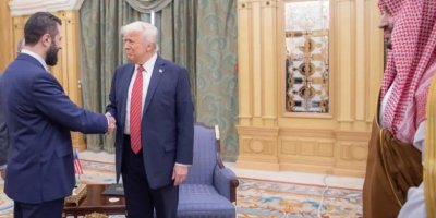 Tîma Amerîka lîsteyek pêşkeşî Şera kir: Kurdan û hemû pêkhateyan biparêze