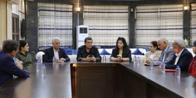 Encûmena Êzidiyan piştgirî da şandeya Kurdî û rexne li nebûna endamekî Êzidî girt