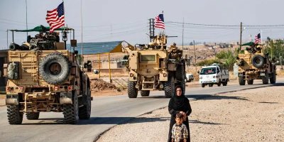 Koalîsyona Navneteweyî bi sedan barhilgirên alavên leşkerî birin Rojavayê Kurdistanê