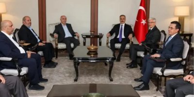 Hakan Fidan li Enqerê bi şandeya Hamasê re civiya