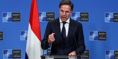Mark Rutte: Eger em ji bo parastinê pereyan veneqetînin divê em xwe fêrî Rûsî bikin
