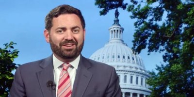 Senatorê Amerîkî projeyasaya dirêjkirina cezayên ser Sûriyê pêşkeş dike