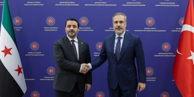 Civîna Sêalî li Bexdayê: Wezîrên Derve yên Tirkiye û Sûriyeyê serdana Iraqê dikin