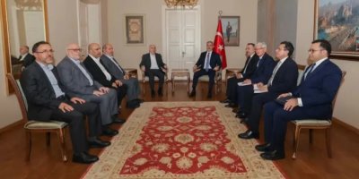 Hakan Fîdan bi şandeya Hamasê re civiya