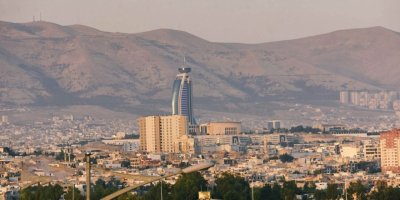 Zanîngeha Silêmaniyê pereke erdên xwe dide mamosta û fermanberên xwe