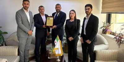 Yekîtiya Xwendekaran dosyaya zimanê Kurdî pêşkêşî Şamê dike