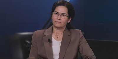 Îlham Ehmed: Danûstandinên navbera Rêveberiya Xweser û Hikûmeta Sûriyeyê erênî ne