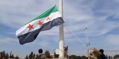 Bîst û yek dîplomatên ku ji rejîma Esed reviyabûn, vegerandin ser karên wan