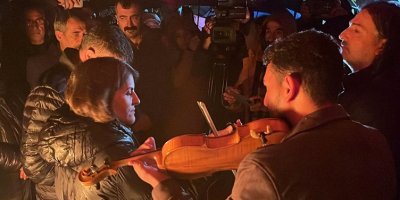 Hunermendên Dêrsimî Seyîd Riza bi kilaman bi bîr anî