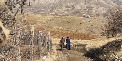 Jin û mêrek li şûna kirîna zêran, 2725 daran li çiyayên Kurdistanê diçînin