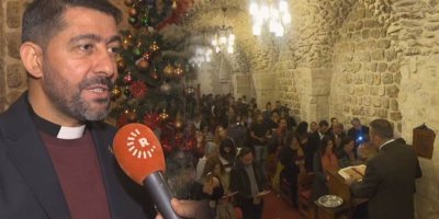 Li Dêra Mêrdînê ayîna Christmasê: Îlahiyên Kurdî hatin gotin