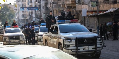 Holenda: Dest bi dan û standinan bikin