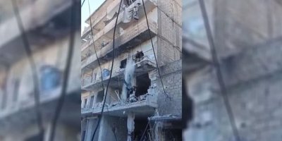 Çekdaran cenazeyê endameke Asayîşê ji avahiyê avêt xwarê