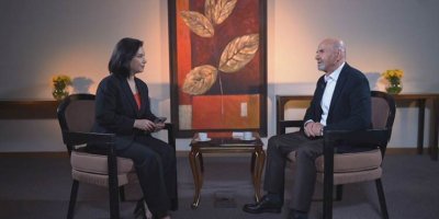 Berken Bereh: Me bi helbesta Kurdî rûmeta mirovahiyê parast