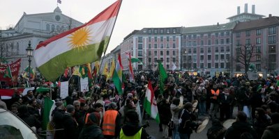 LÊKOLÎN - Kurdên li Munîhê ji ber cudakariyê nasnameya xwe vedişêrin