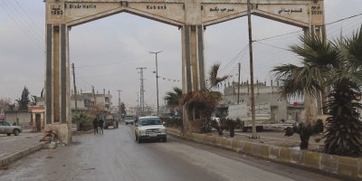 Şandeyeka Kobaniyê li Helebê daxwaza rakirina dorpêça li ser bajarê xwe kir