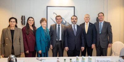 Şanda Senatoya Amerîkayê: Civîna me ya bi Mezlûm Ebdî û Şeybanî re dîrokî bû