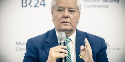 Lindsey Graham: Me nehişt artêşa Sûriyeyê derbazî deverên Kurdan bibe