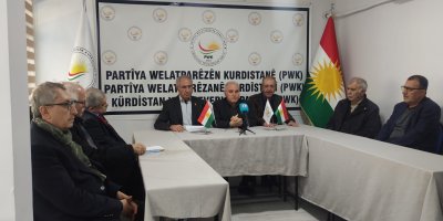 Cîhgirê Serokê Giştî yê PWKyê Mehmet Can Azbay:  Em bi hişmendîyeke neteweyî, niştimanî Mele Mustafa Barzanîyê nemir bi bîr tînin!