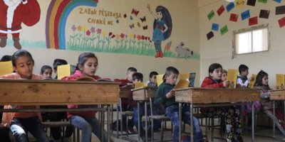 ROJAVA - Guhertina sîstema perwerdeyê: Zimanê Kurdî dê bibe derseke vebijêrkî?