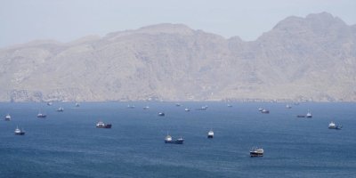 Krîza 'dorpêça dualî' ya li Tengava Hurmizê kûrtir dibe