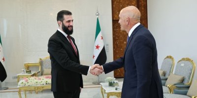 Ehmed Şer û Tom Barrack hevkariya aborî gotûbêj kir