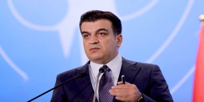 Hewramanî: Bersiva metela şandina çekan bo Kurdan tenê li ba Amerîkayê ye