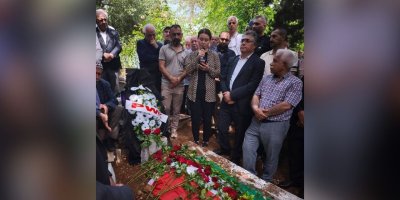 Axaftina keça Eyup Alacabey, Nûjîn xanê, ya li ser gora bavê xwe