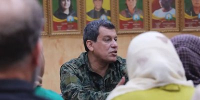 Mezlûm Ebdî li Kobaniyê bi malbatên dîlan re civiya