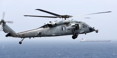 Serbazekî Amerîkayî li Deryaya Erebî winda bûye û sê jî birîndar bûne