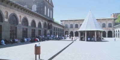 Li mizgeftên Tirkiyeyê xutbeya bi navê “biratî” hat xwendin