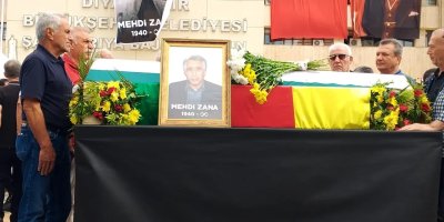Mehdî Zana bi Alaya Kurdistanê tê oxirkirin
