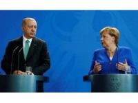 Merkel: Li ser dadmendî û azadiya çapemeniyê fikrên me ne yek in