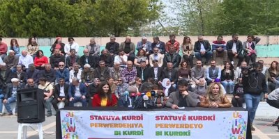 Li Stenbolê hezar xwendekar ji dersa Kurdiyê hatin bêparkirin