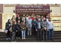 Mamosteyên li Efrînê xwendekaran ferî tirkî dikin