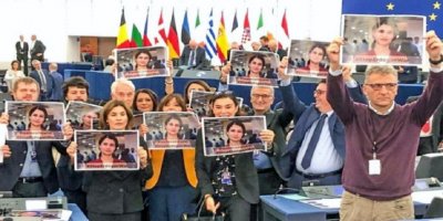 Parlamenteranê Îtalya seba Hevrîn Xelefe  Parlemento de çalakîye viraşte