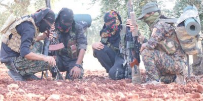 HREyê pêgehên çekdarên ser bi Tirkîyê ve topbaran kirin